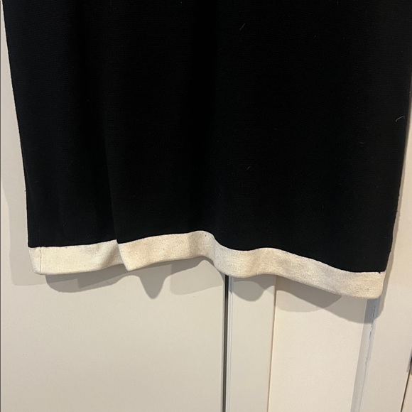 Black and White Short Sleeve Dress - Picture 4 of 4